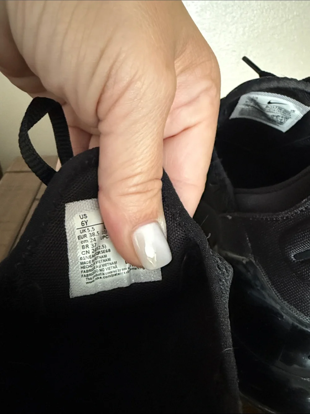 Nike Air Max 270 Triple Black Sneakers size Y6 W8